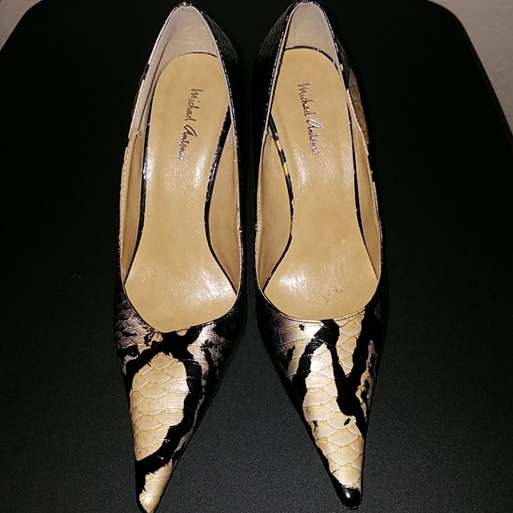 High heel pumps